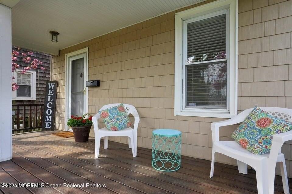 612 Sylvania Ave - Photo 5 of 6