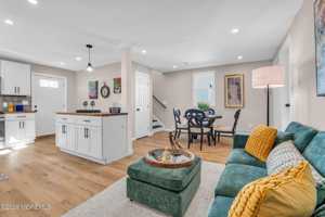 featured image of 282 Carr Ave #1