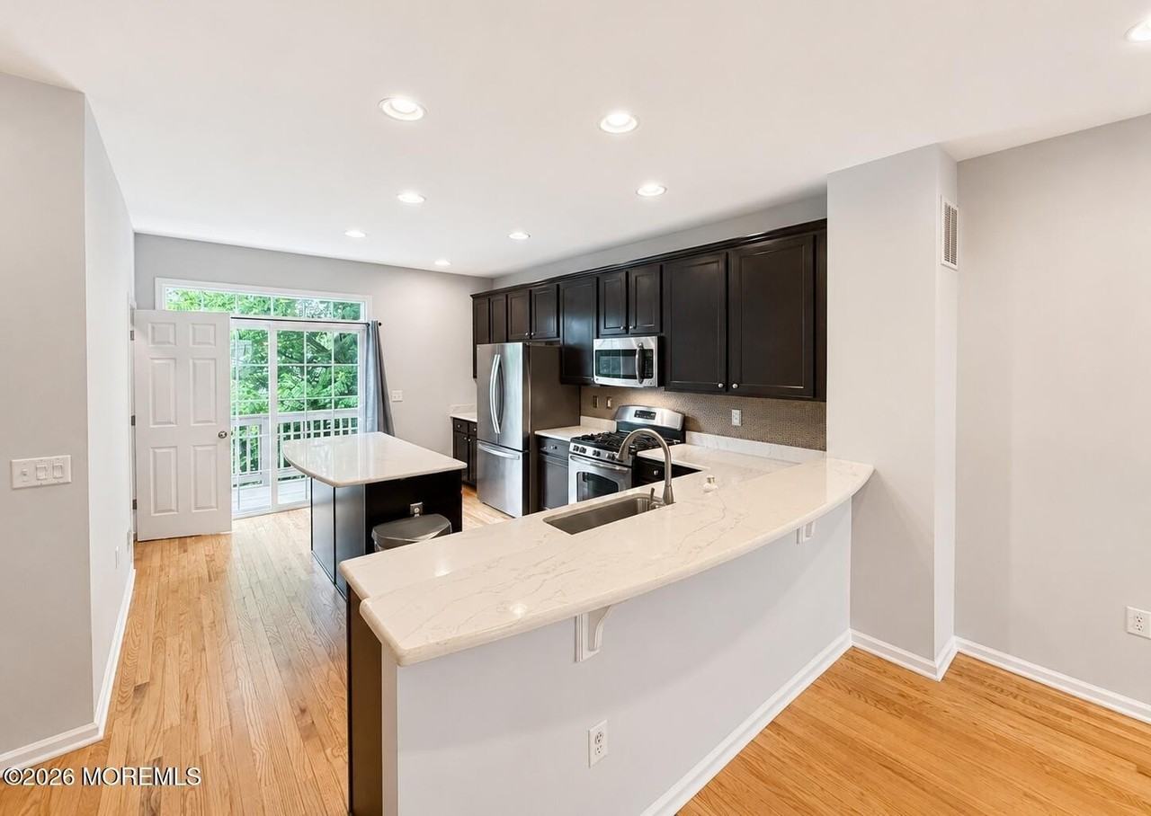 235 Yale Blvd - Photo 4 of 22