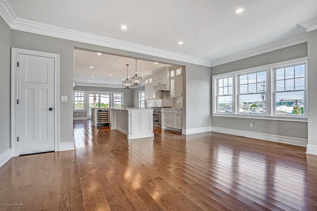 1260 Ocean Ave #B - Photo 5 of 44