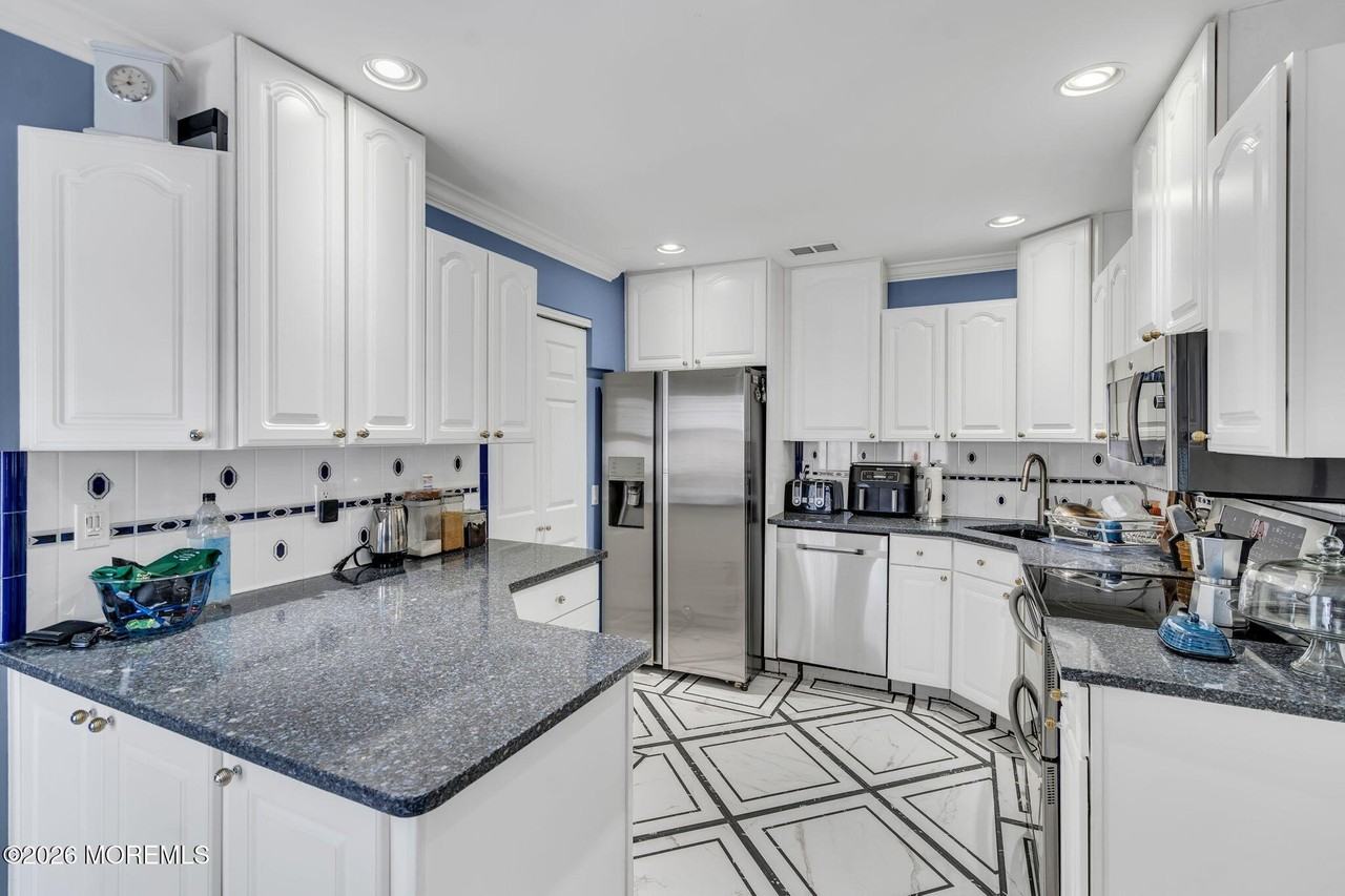 9 Frost Court - Photo 6 of 28