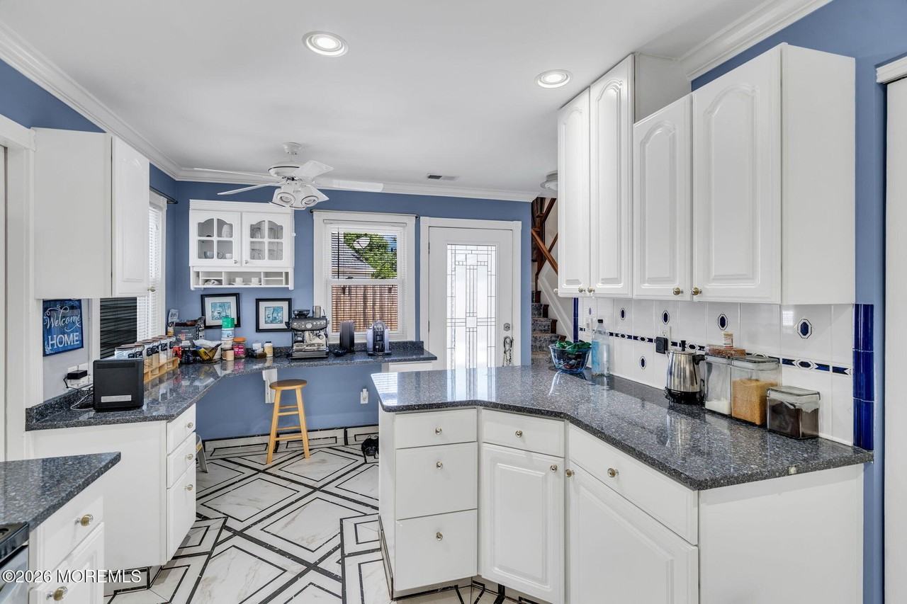 9 Frost Court - Photo 7 of 28