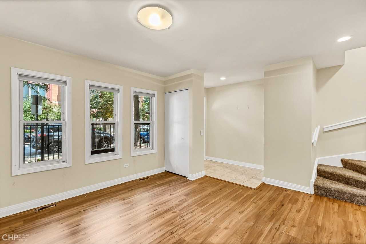 530 N Peoria St - Photo 3 of 30