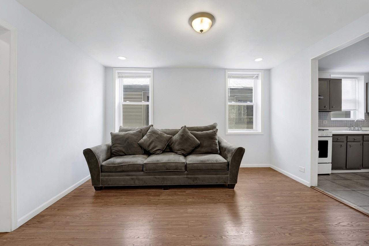 465 W 27th St #1F - Photo 3 of 19