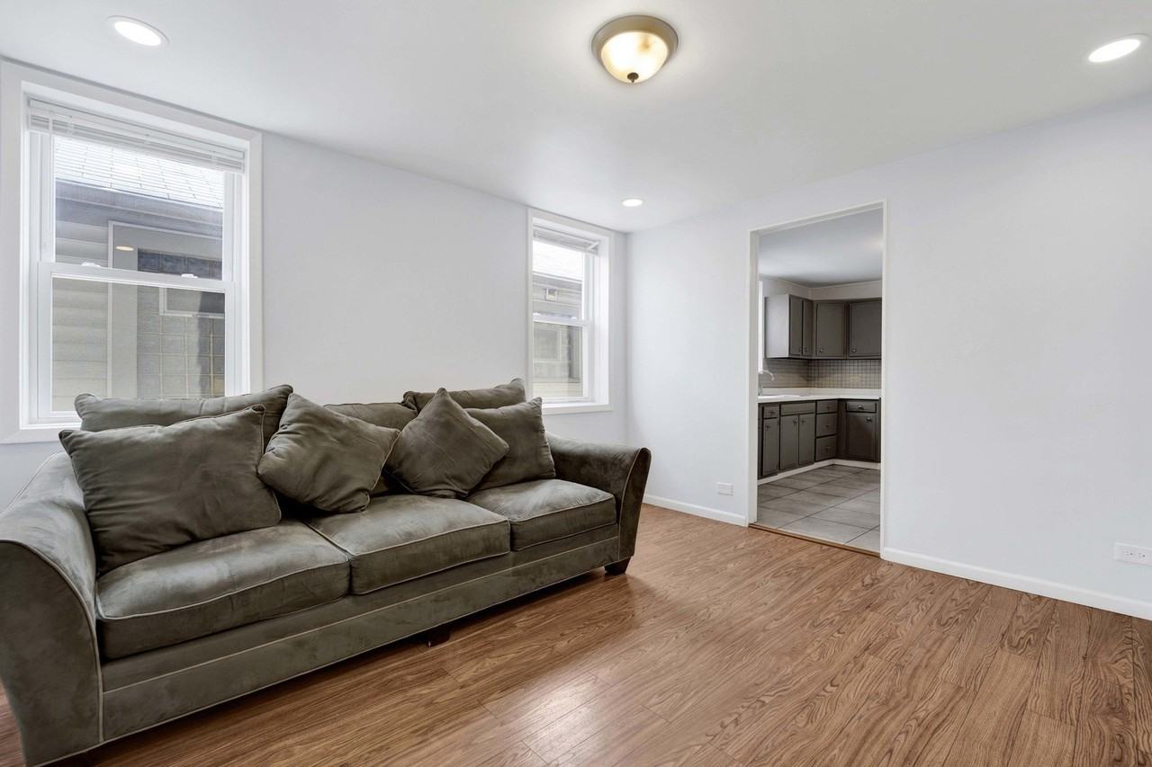 465 W 27th St #1F - Photo 4 of 19