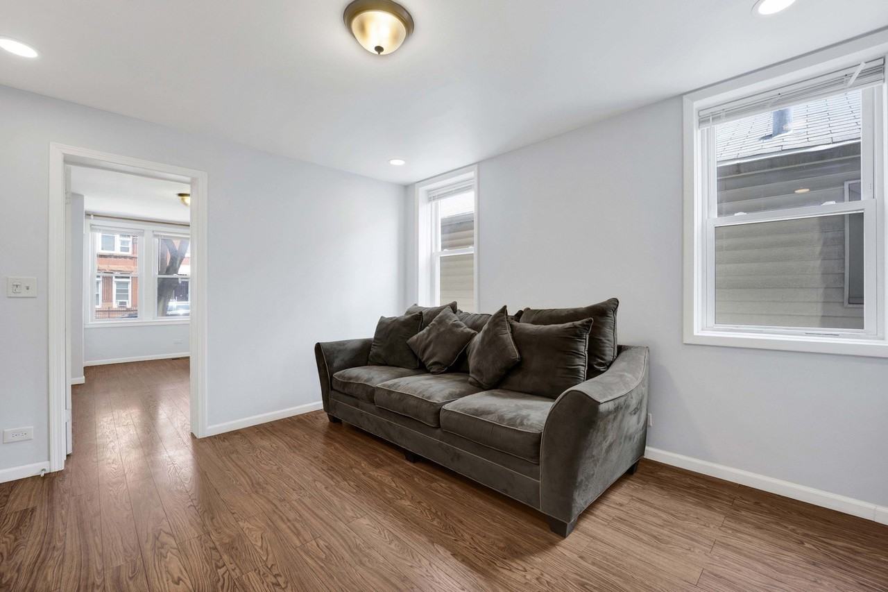 465 W 27th St #1F - Photo 5 of 19