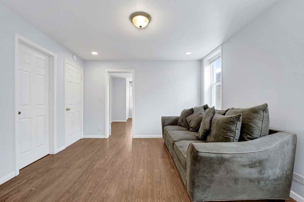 465 W 27th St #1F - Photo 6 of 19