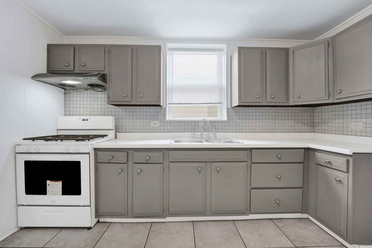 465 W 27th St #1F - Photo 7 of 19