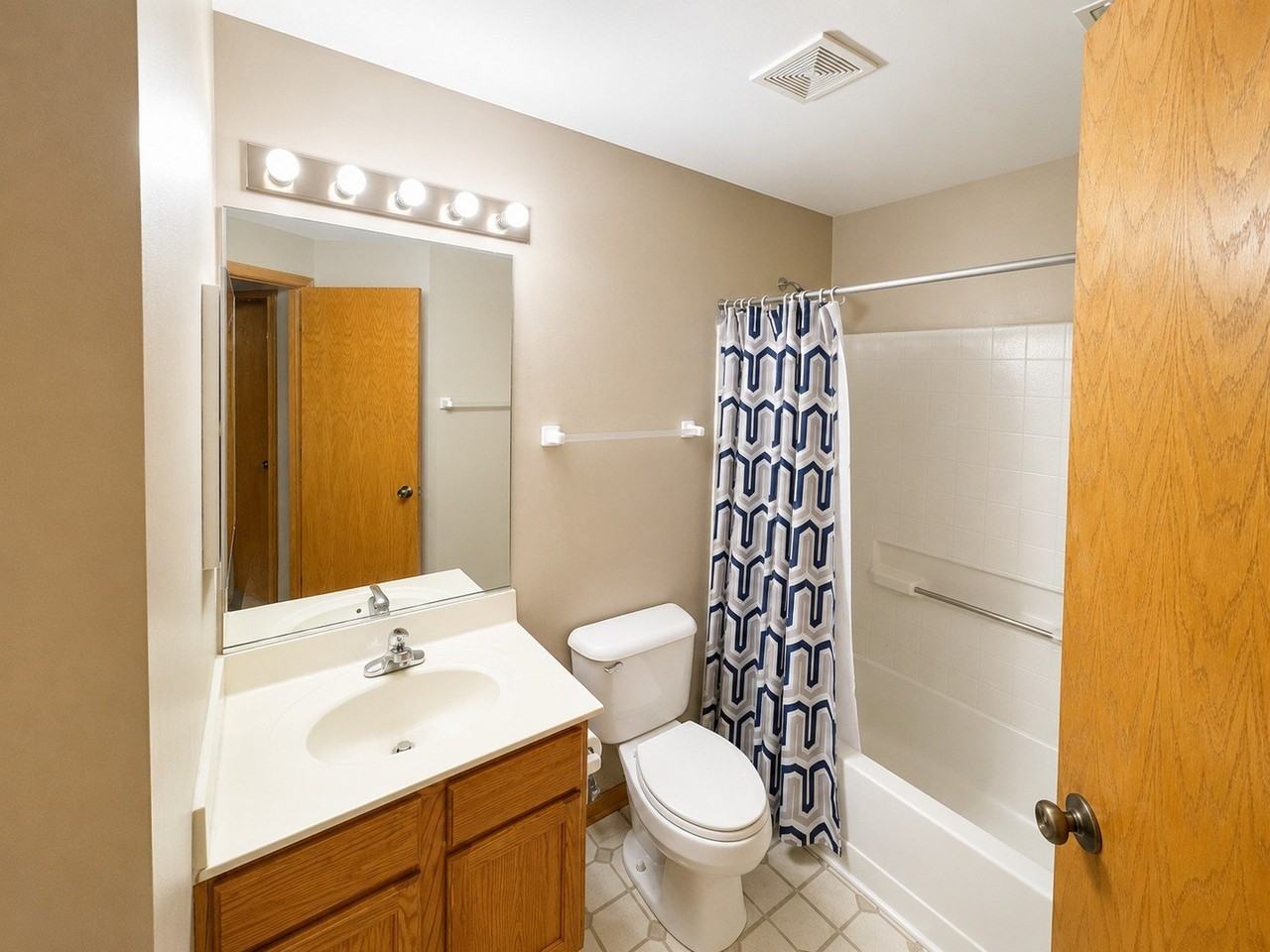 647 W Jonathan Dr - Photo 6 of 8