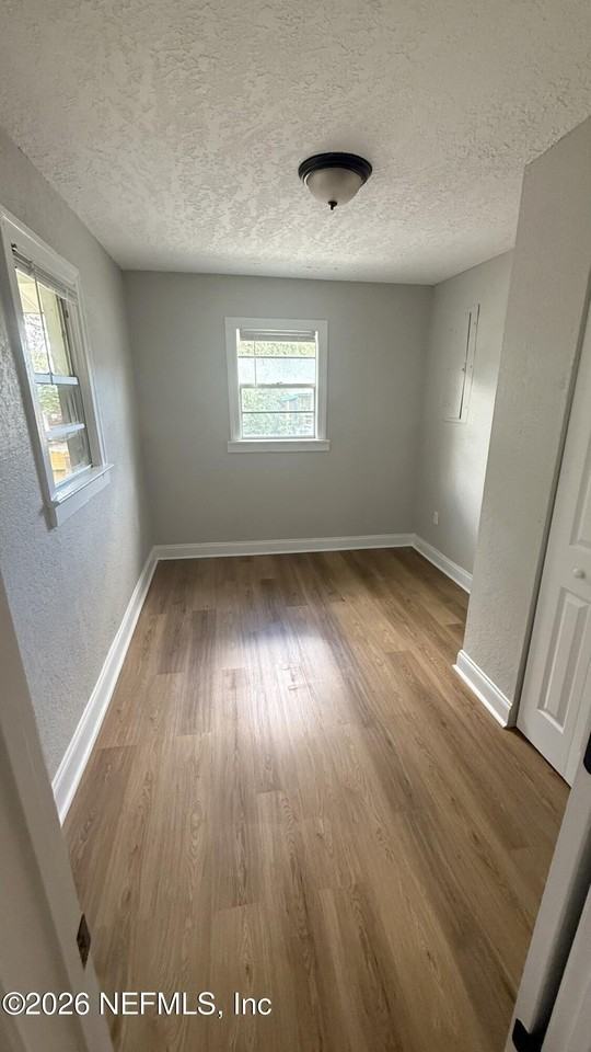 1645 W 12th St - Photo 4 of 8