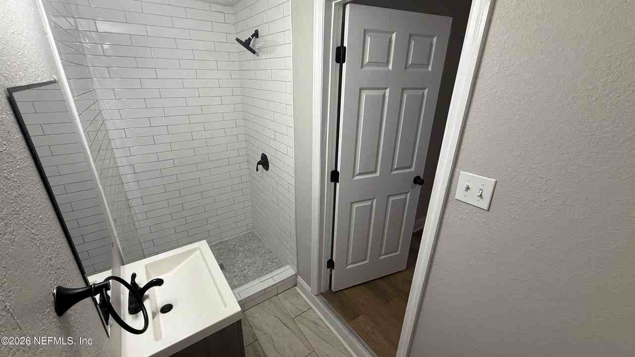 1645 W 12th St - Photo 6 of 8