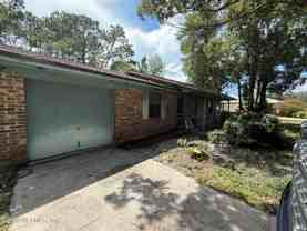 121 Pine Oak Dr - Photo 1 of 1