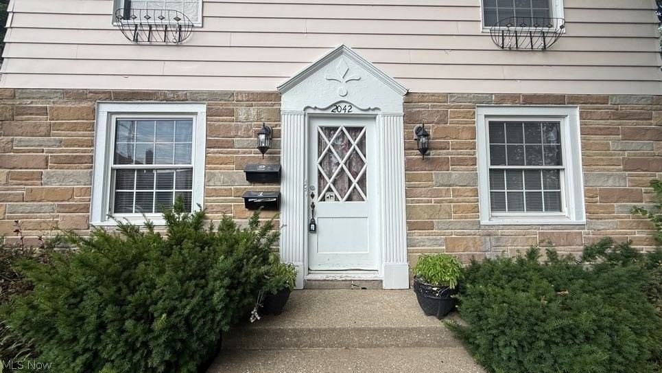 2042 13th St - Photo 5 of 27