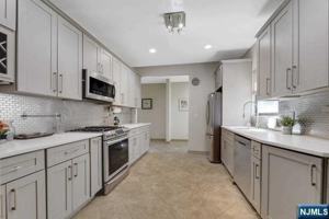 featured image of 115 W Englewood Ave