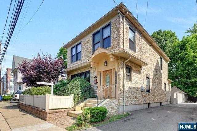 115 W Englewood Ave - Photo 3 of 26