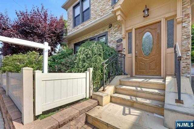 115 W Englewood Ave - Photo 4 of 26