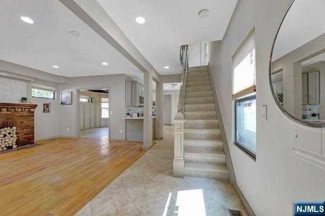 115 W Englewood Ave - Photo 5 of 26