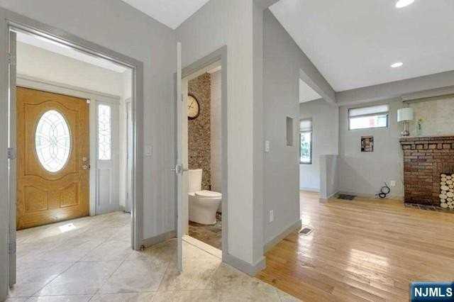 115 W Englewood Ave - Photo 6 of 26