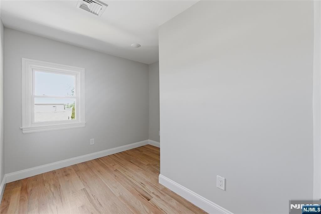 43 4th St - Photo 5 of 8