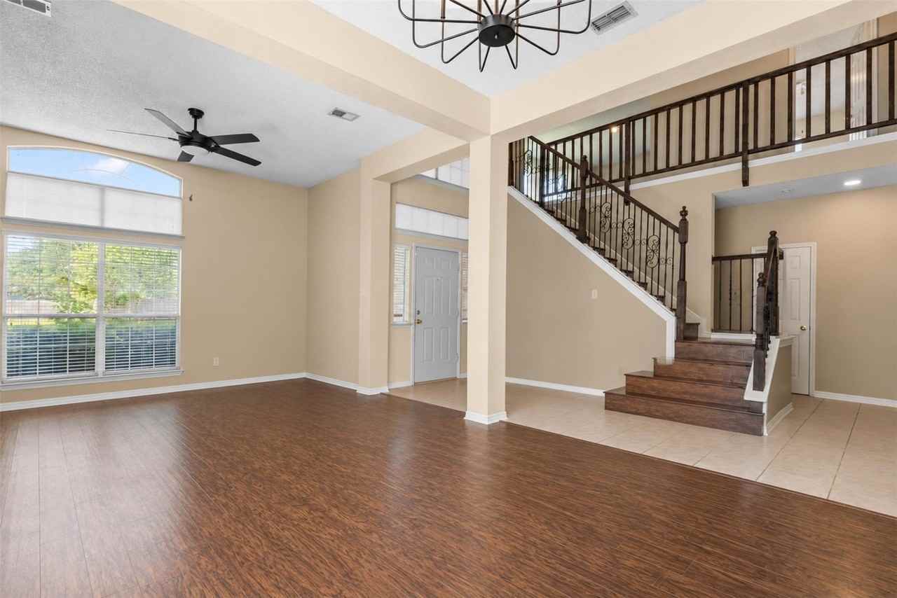 1128 Kensington Dr - Photo 7 of 37