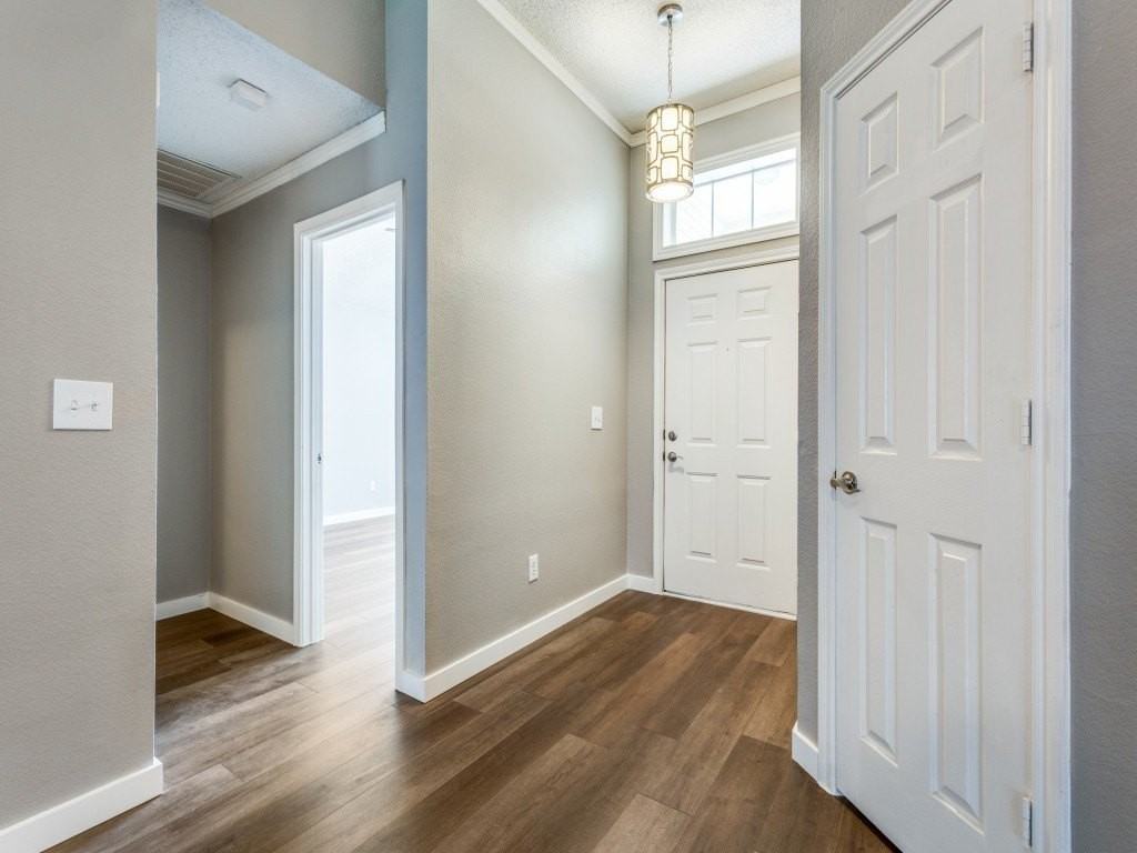 8101 Bay St - Photo 4 of 25