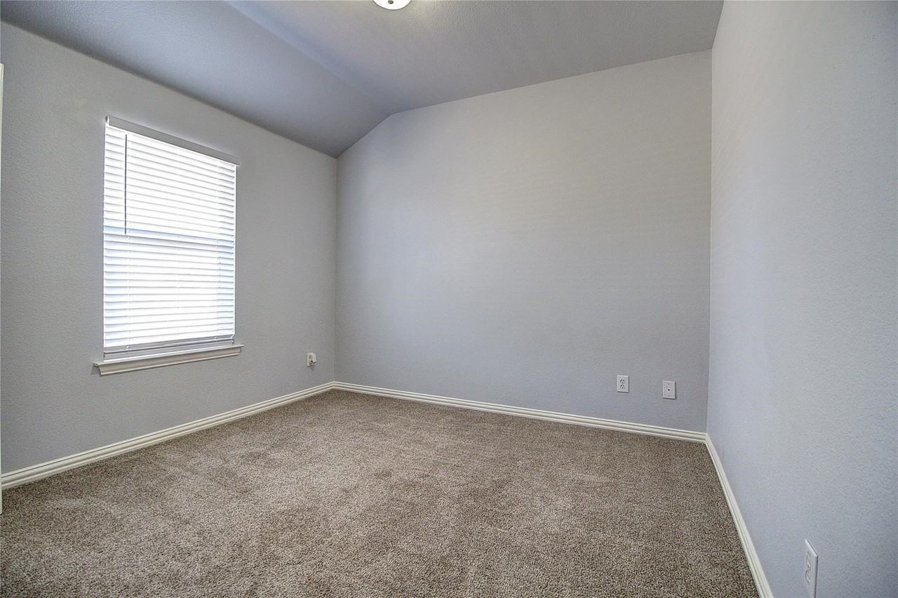 8017 Caladium Dr - Photo 3 of 19