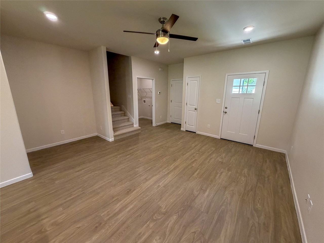 411 W Dulin St - Photo 4 of 17