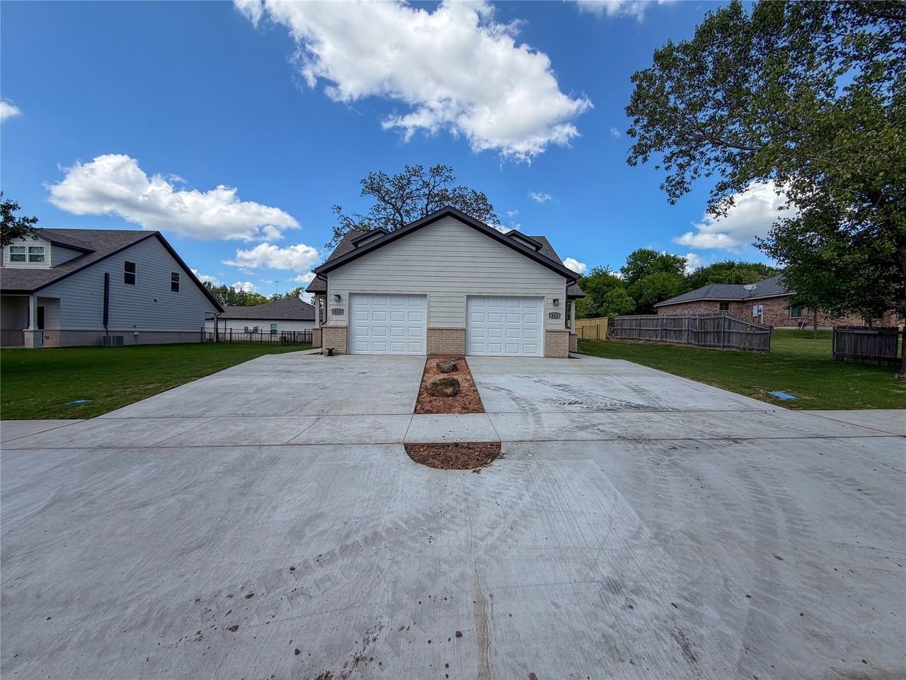 413 W Dulin St - Photo 3 of 17
