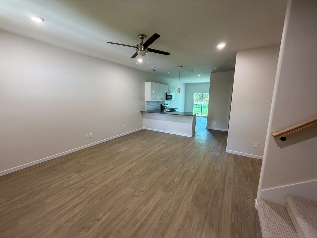 413 W Dulin St - Photo 5 of 17