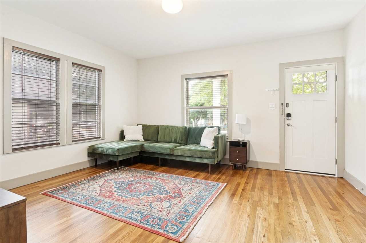2723 Sharon St - Photo 5 of 25