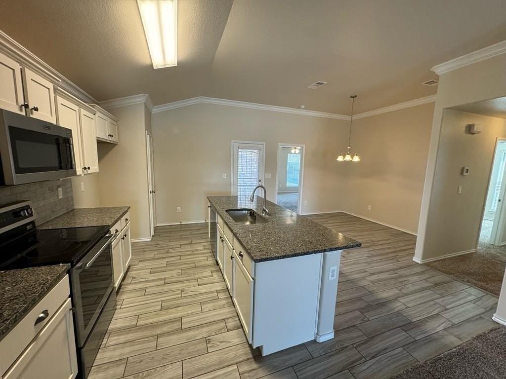 903 Yancy St - Photo 3 of 13