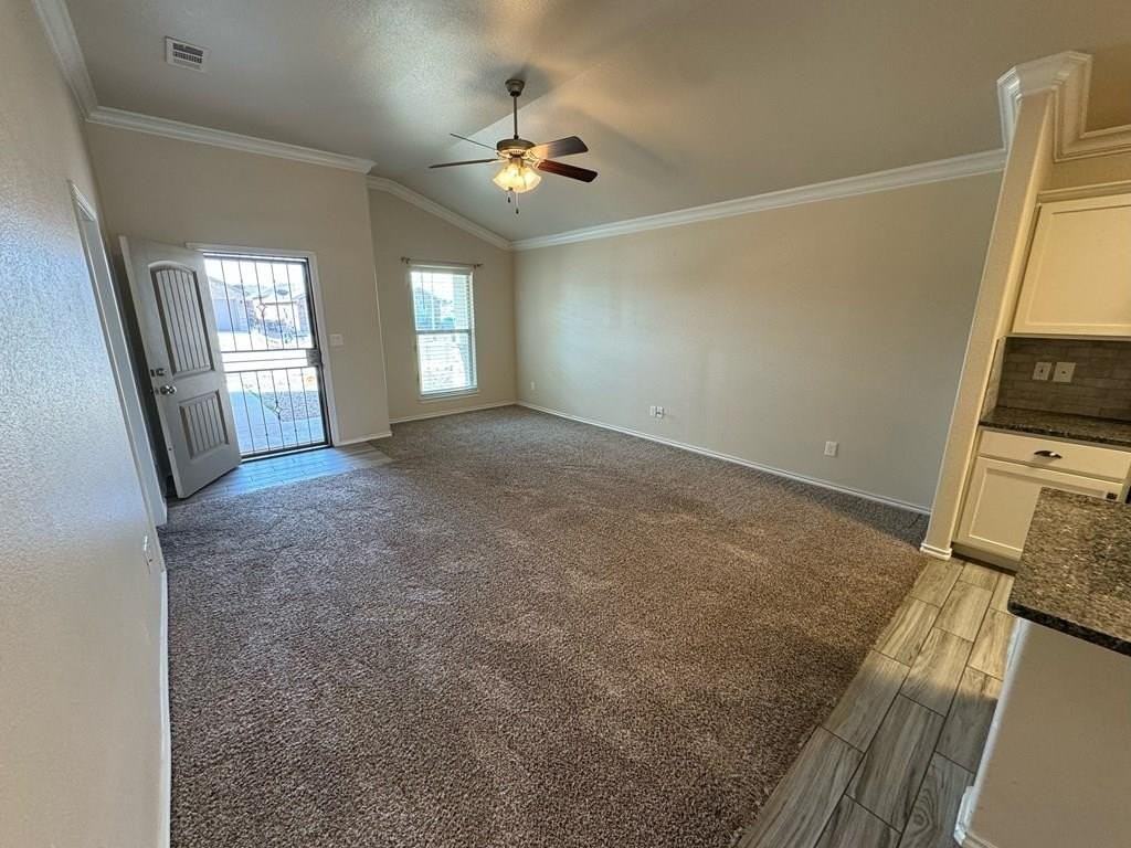 903 Yancy St - Photo 4 of 13