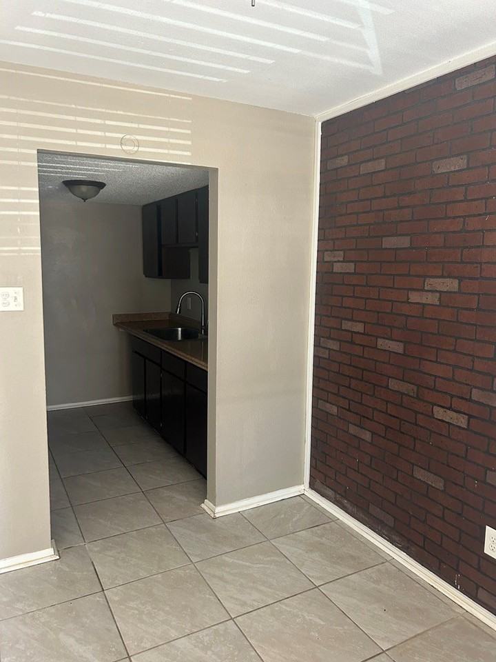 1517 E Century Ave #4 - Photo 3 of 5