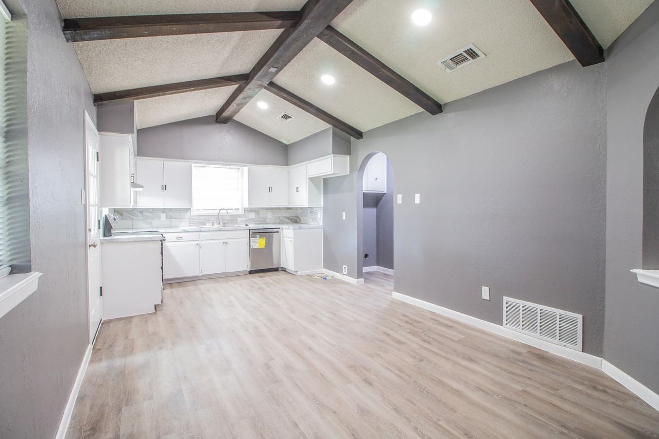 5515 1st St #1 - Photo 6 of 21