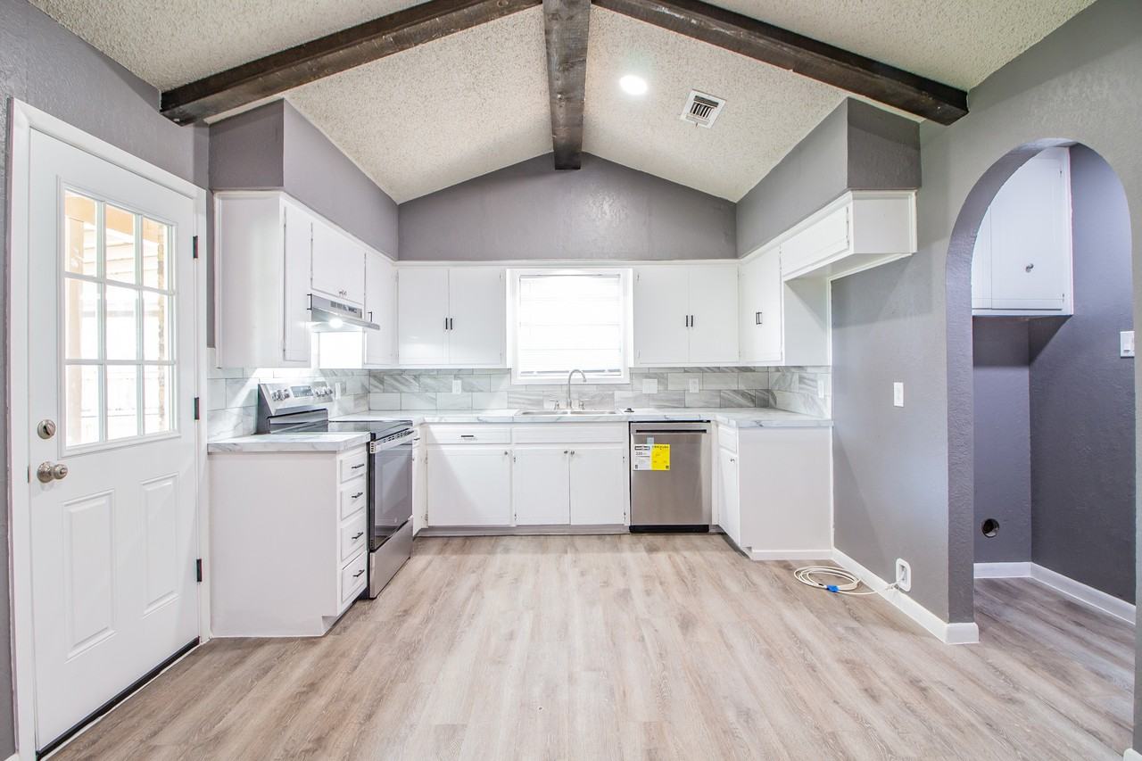 5515 1st St #1 - Photo 7 of 21