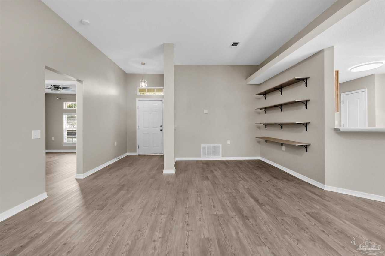 1477 Sturbridge Pl - Photo 3 of 34