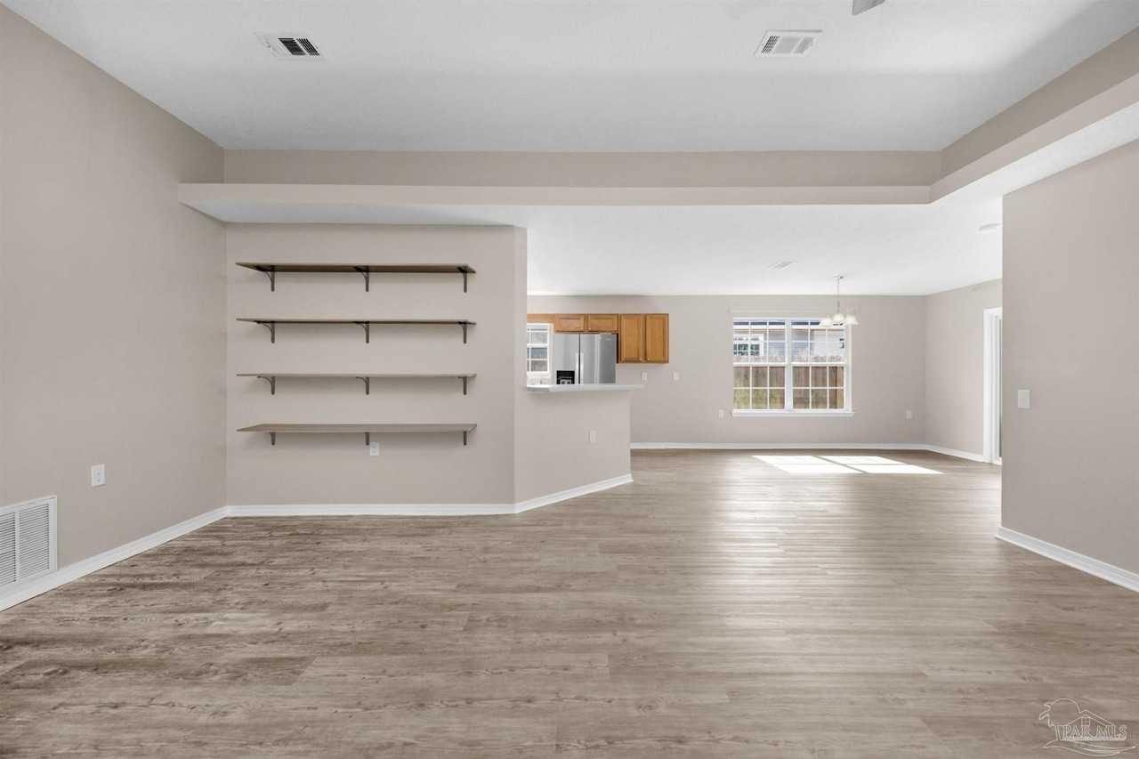 1477 Sturbridge Pl - Photo 4 of 34