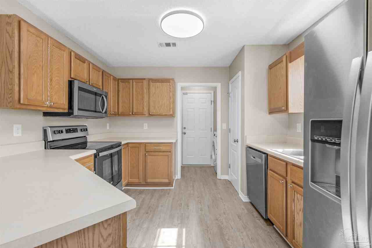 1477 Sturbridge Pl - Photo 7 of 34