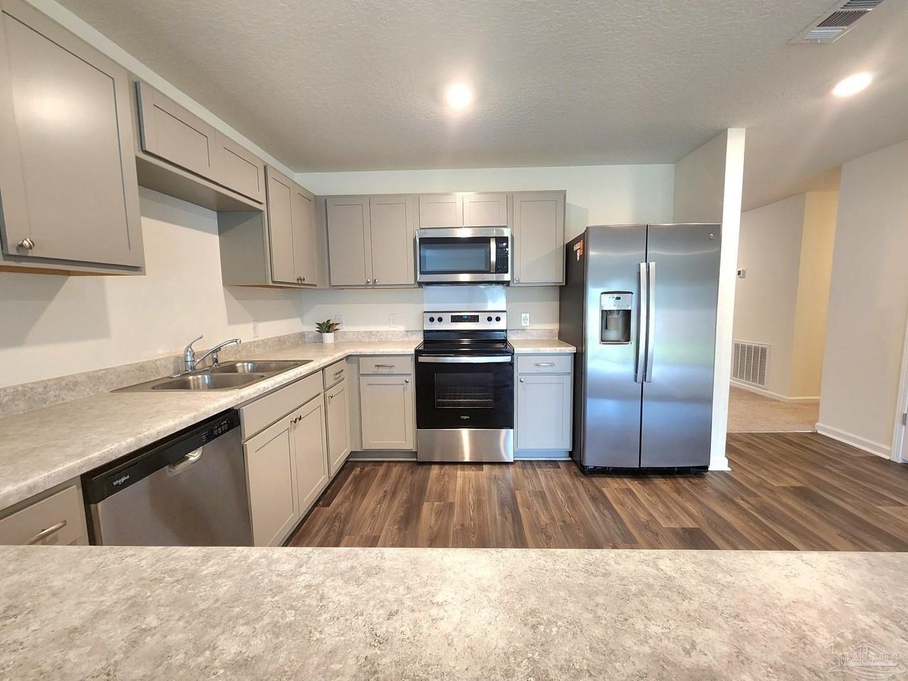 7840 Maxton Rd - Photo 2 of 17