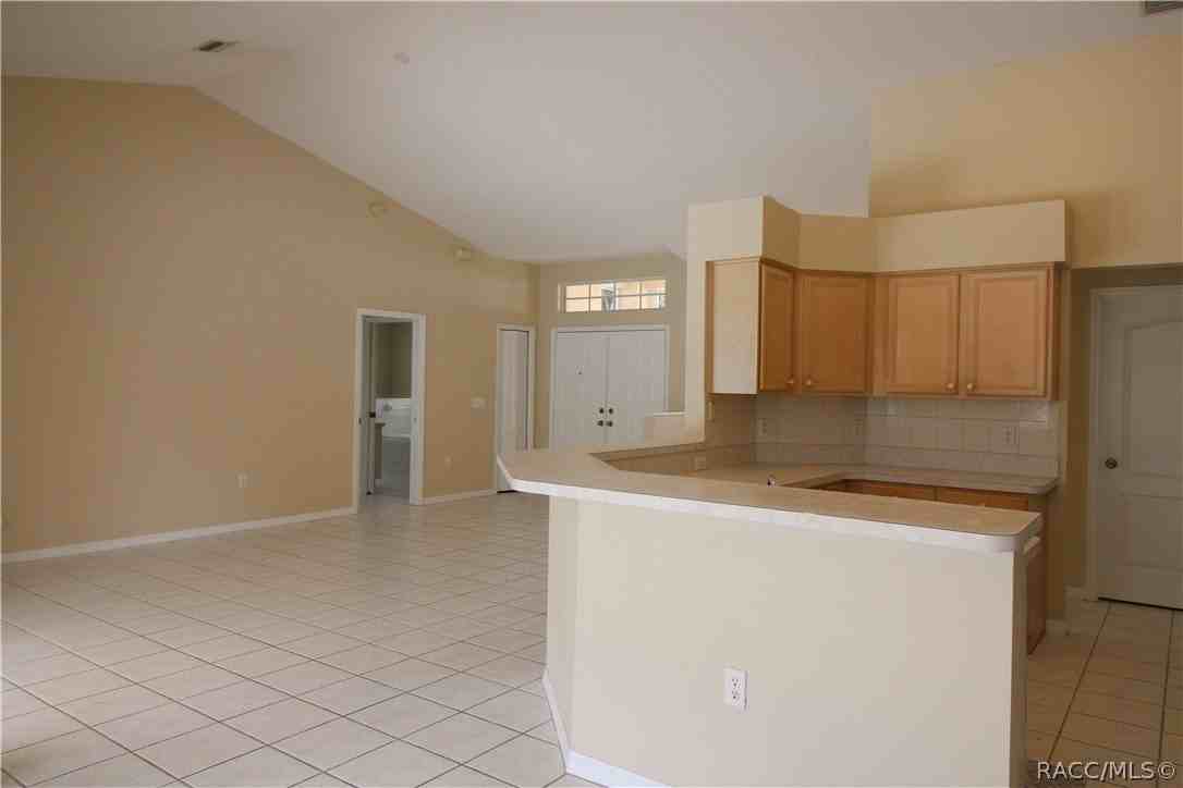 2864 N Churchill Way - Photo 6 of 32