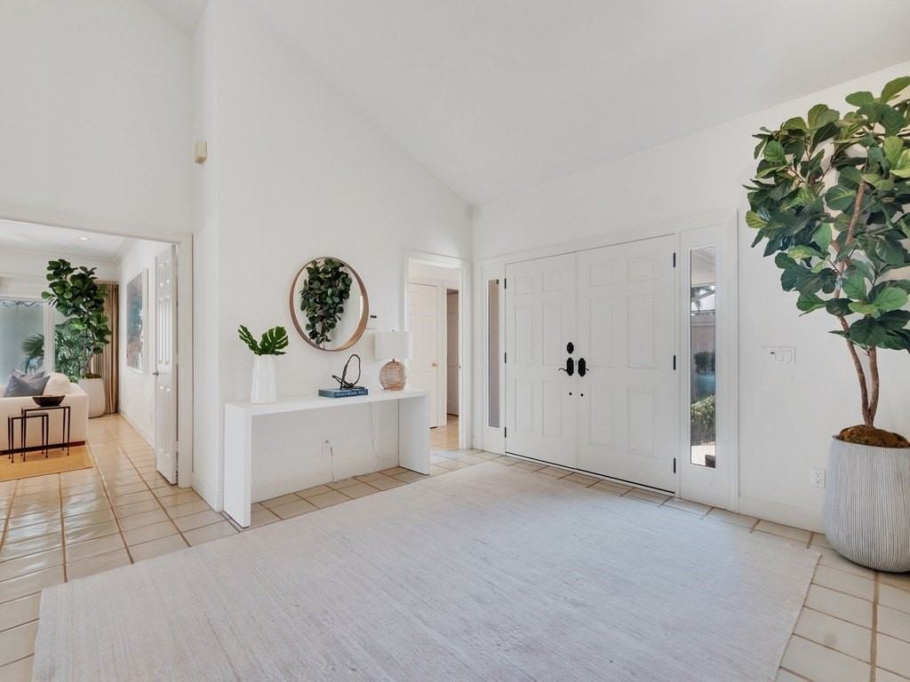 609 Lake Dr - Photo 5 of 36