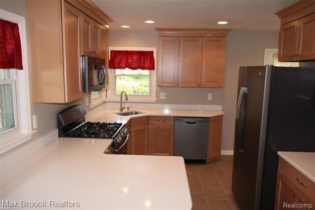 32349 Sheridan Dr - Photo 4 of 16