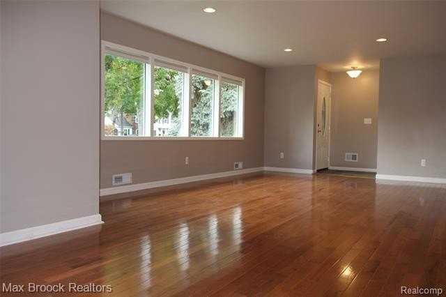 32349 Sheridan Dr - Photo 6 of 16