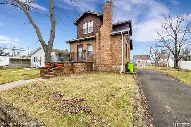 39 E Brockton Ave - Photo 4 of 20