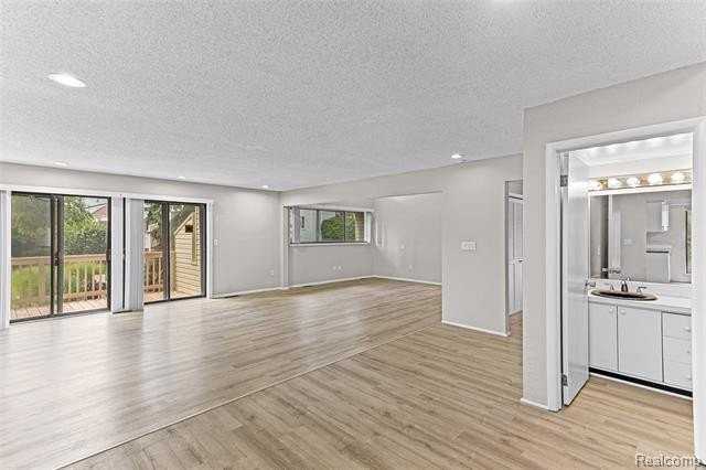 5317 Fairway Ln - Photo 2 of 50