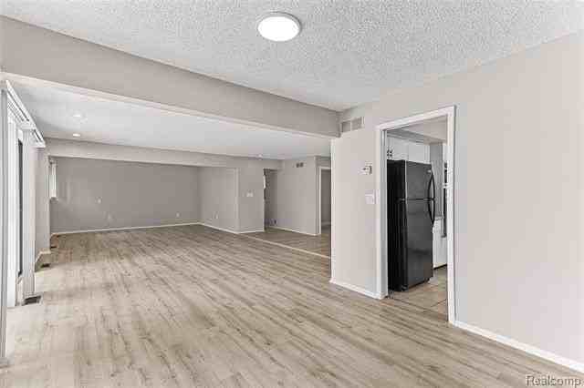 5317 Fairway Ln - Photo 3 of 50