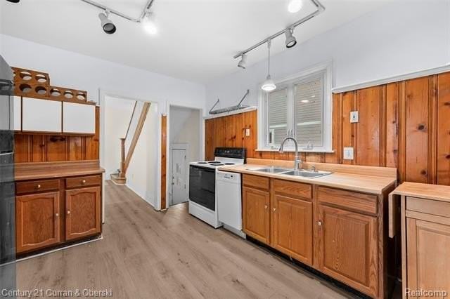 902 S Washington Ave - Photo 7 of 23