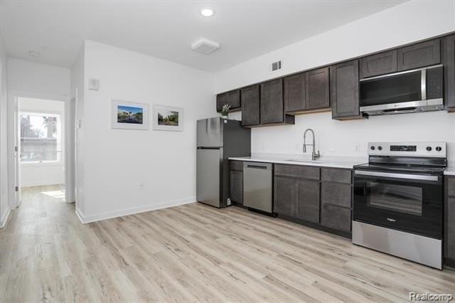 799 E Grand Blvd #4 - Photo 2 of 14