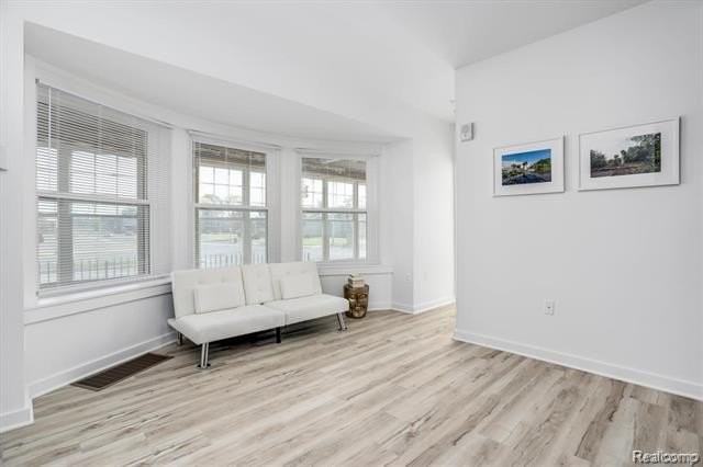 799 E Grand Blvd #4 - Photo 5 of 14