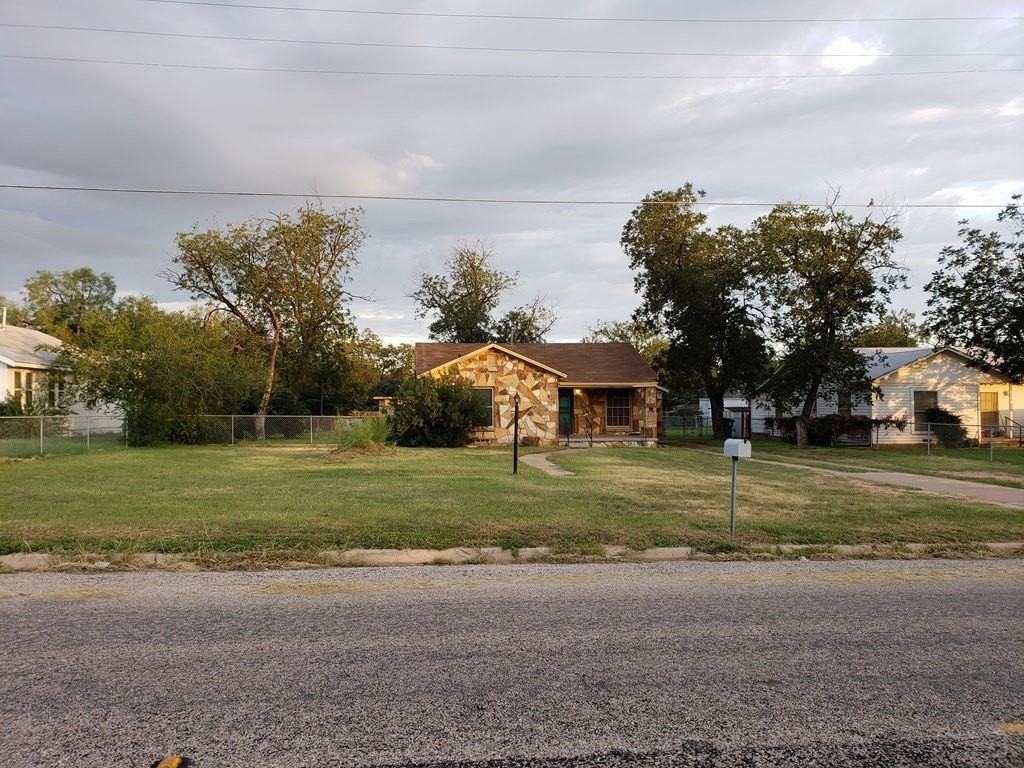 1516 Walnut St - Photo 3 of 8